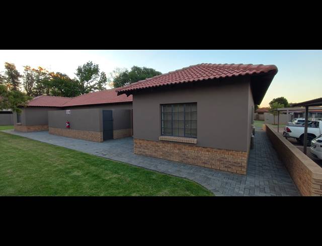 3 BEDROOM APARTMENT FOR SALE IN WATERKLOOF EAST